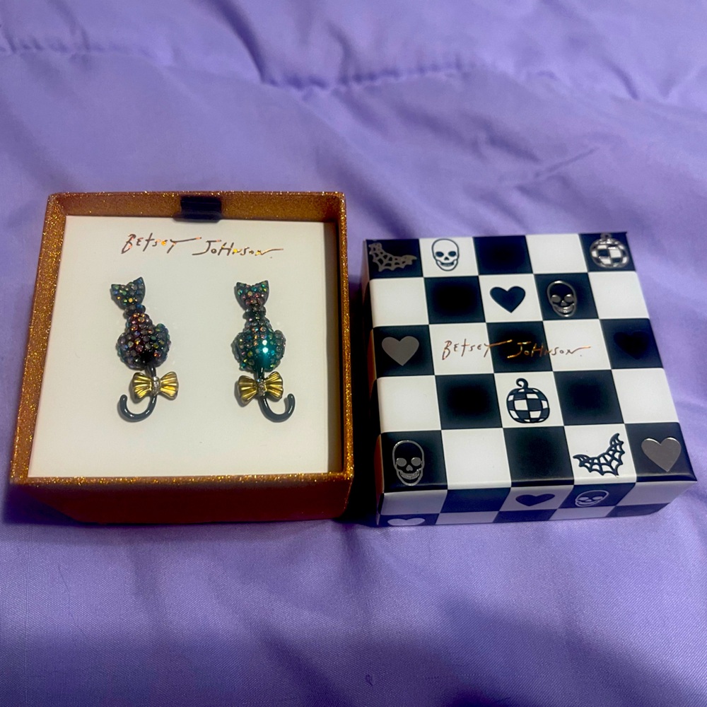 Betsey Jonson's cat earrings